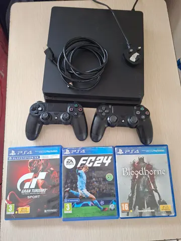 Sony PlayStation 4 Slim + 2 Controllers + 3 Games